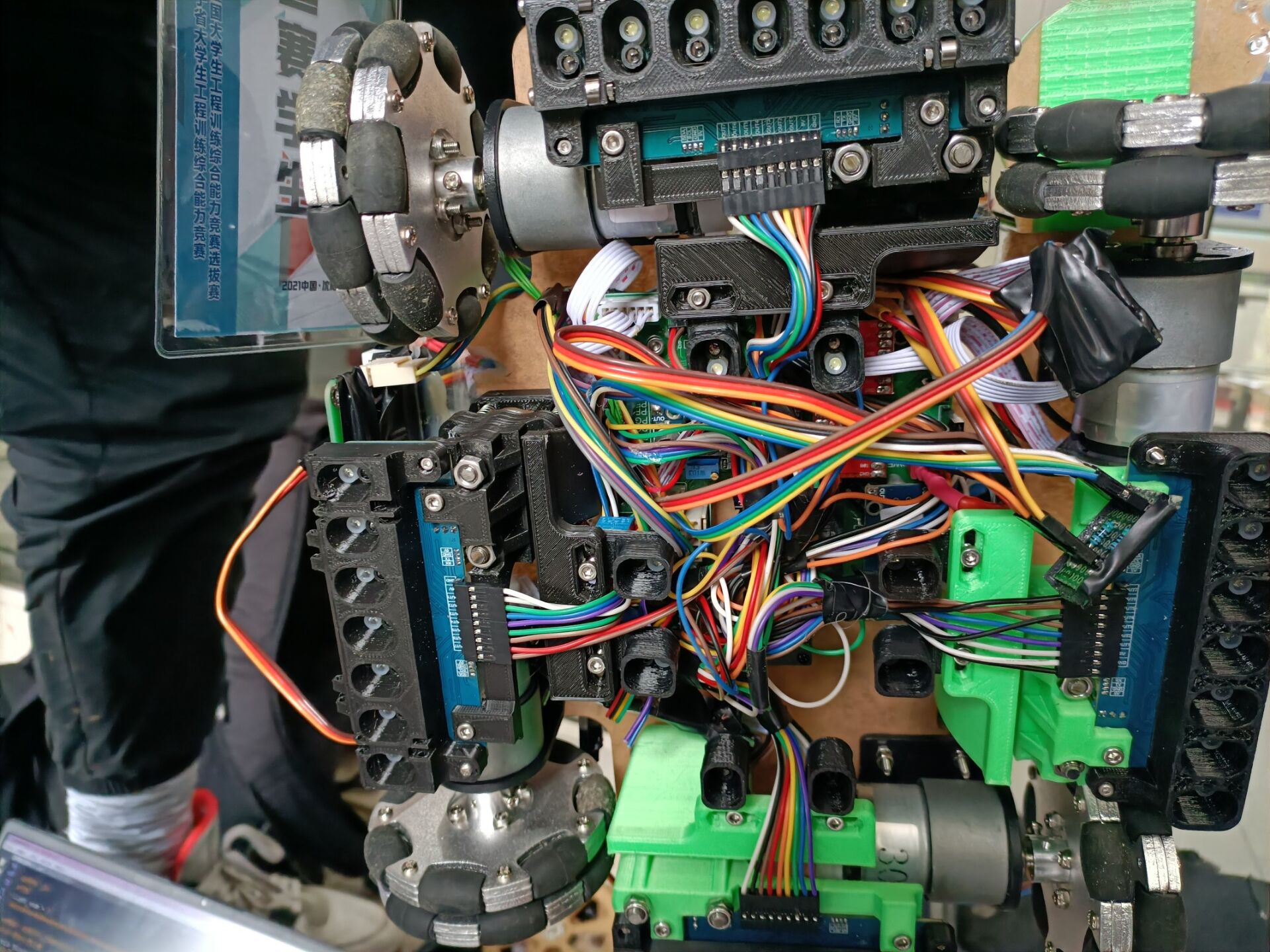 D6F333CFD38D35F9803C6E52ECE18B1E